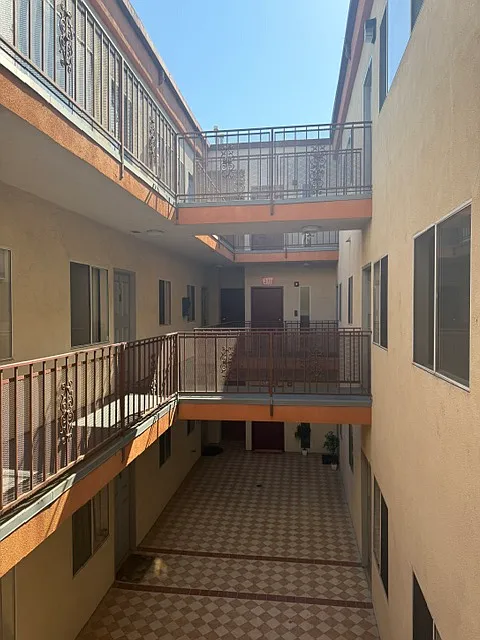 1 bed, 650 sqft, $1,690 — Photo 2
