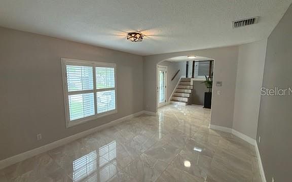 4th image of 633 Spring Oaks Blvd