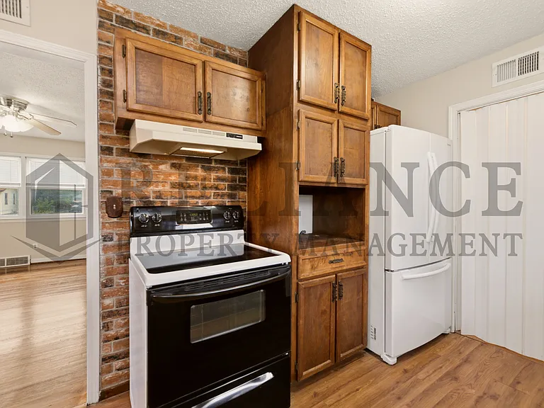 3349 S Vine St — Photo 20