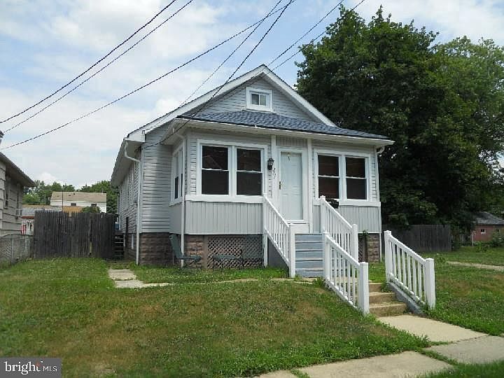 2nd image of 267 Chestnut St
