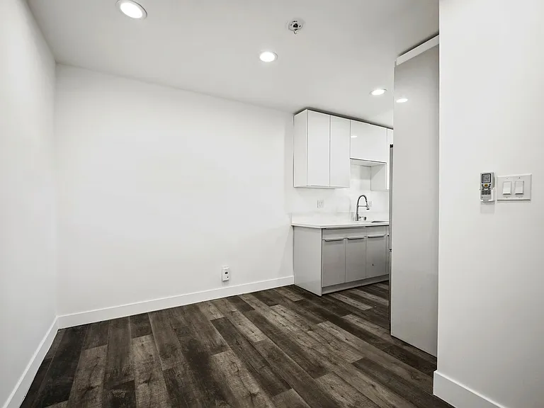 1333 W 36th Place Apartments — Photo 33