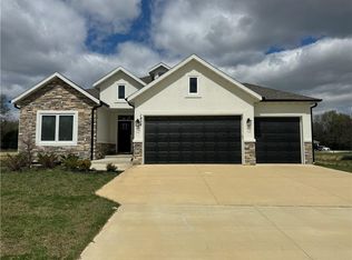 1906 Carnie Smith Ct, Pittsburg, KS 66762