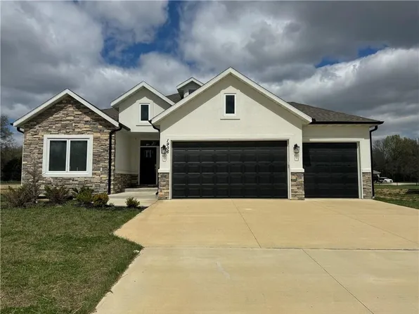 1906 Carnie Smith Ct, Pittsburg, KS 66762