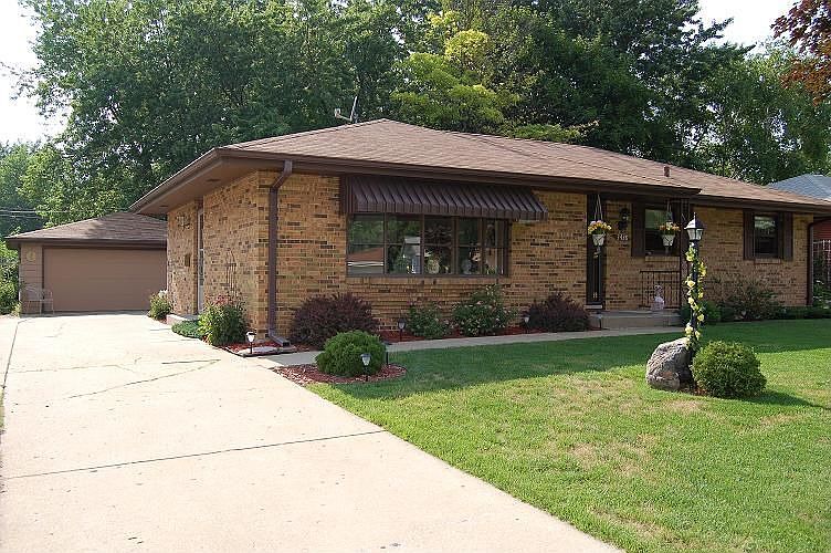 3438 Pontiac Pl, Rockford, IL 61101 | Zillow