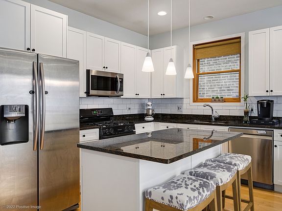 2nd image of 856 N Paulina St #1