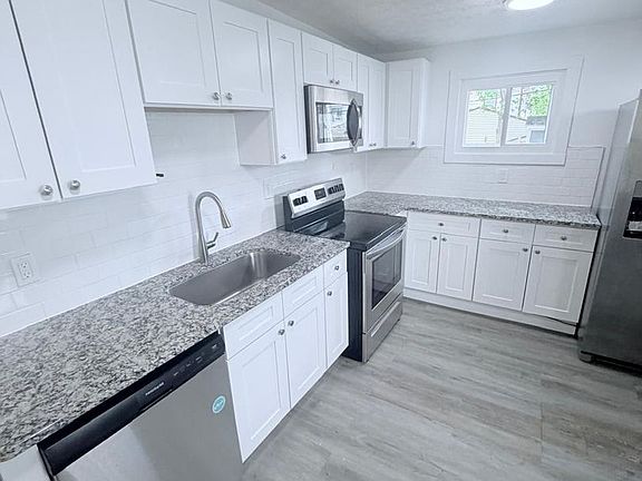 3rd image of 890 Nela View Rd