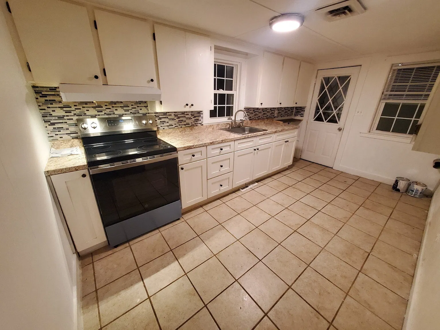 2 bed, 1.0 bath, 744 sqft, $2,500 — Photo 4