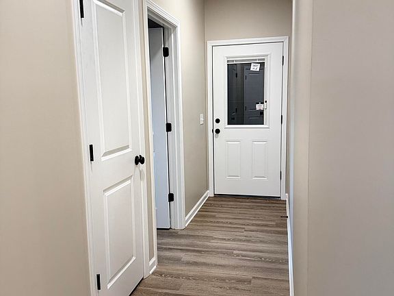 4th image of 690 Jones Dr