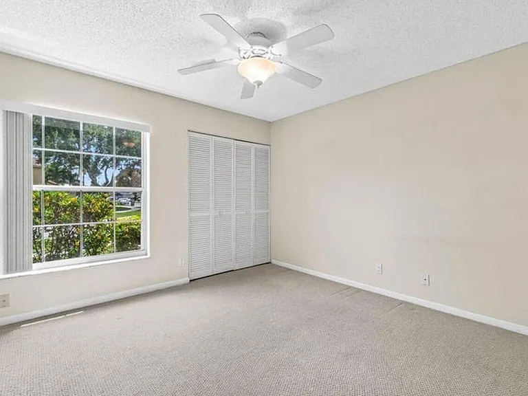10001 Country Brook Rd — Photo 11