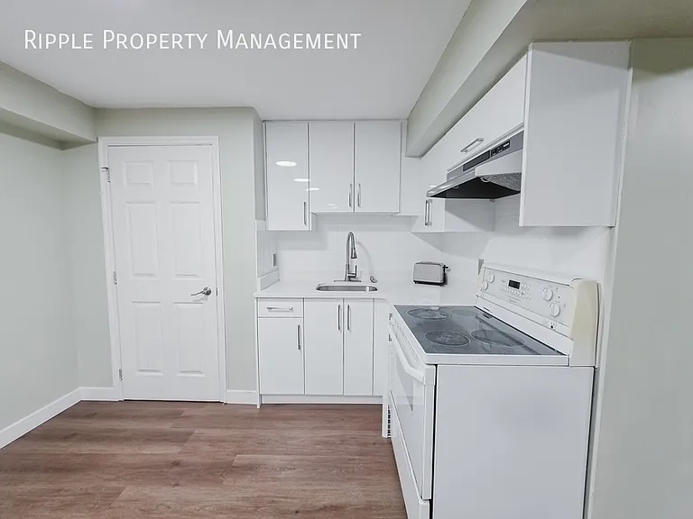 346 Saddlebrook Way NE #LOWER — Photo 2