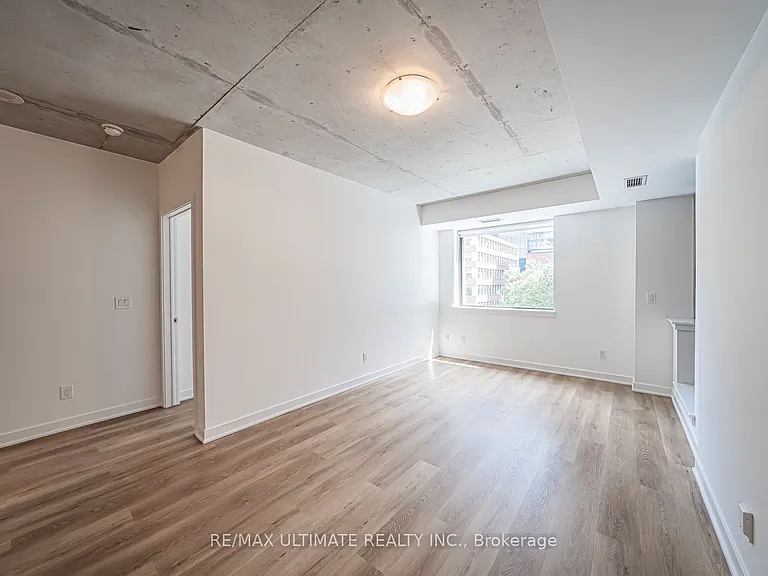 400 Wellington St W #306 — Photo 11