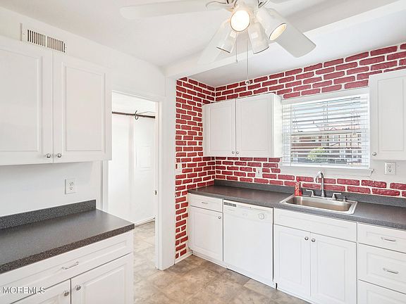 5th image of 121 Briar Mills Drive