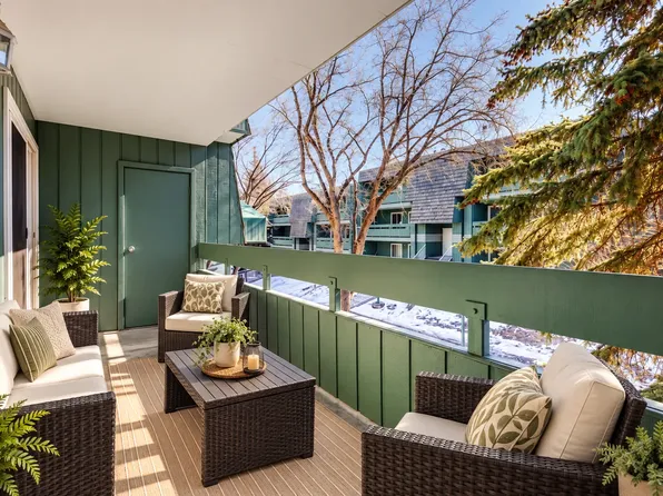 315 Southampton Dr SW #4201, Calgary, AB T2W 2T6