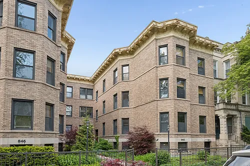 842 W Newport Ave #2S Photo 1