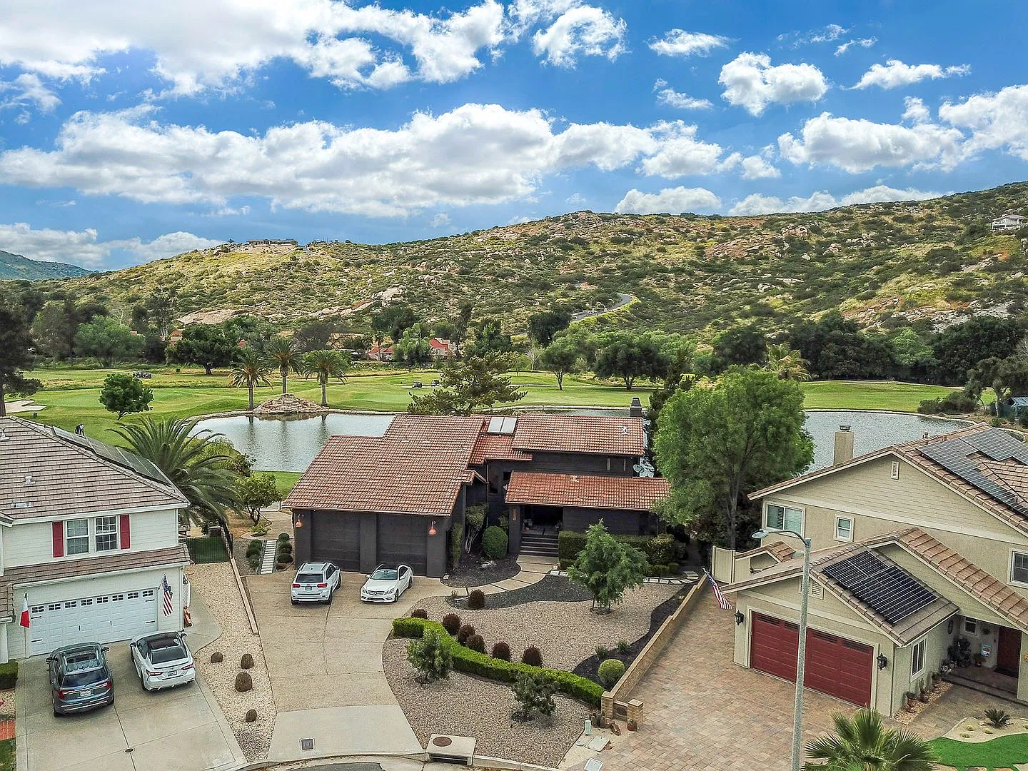 Stunning Executive Style home on 18th hole of San Vicente Golf Course — Photo 2