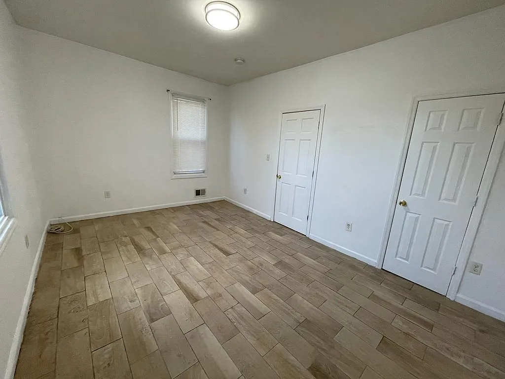 Building Photo - 218 Columbia Ave #1R