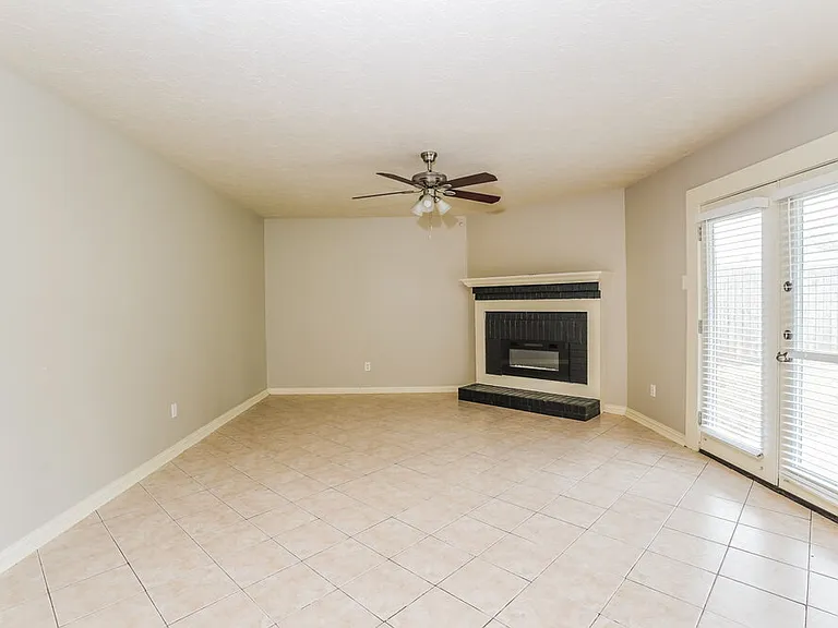 8310 Woodland Willows Dr — Photo 5