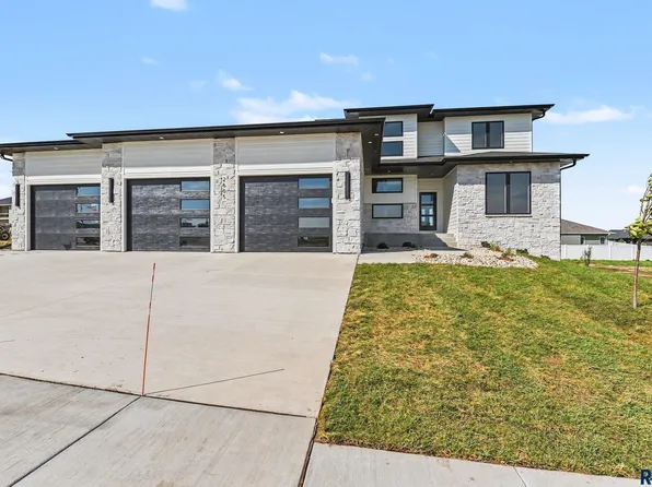 2605 S Maplewood Ave, Sioux Falls, SD 57110