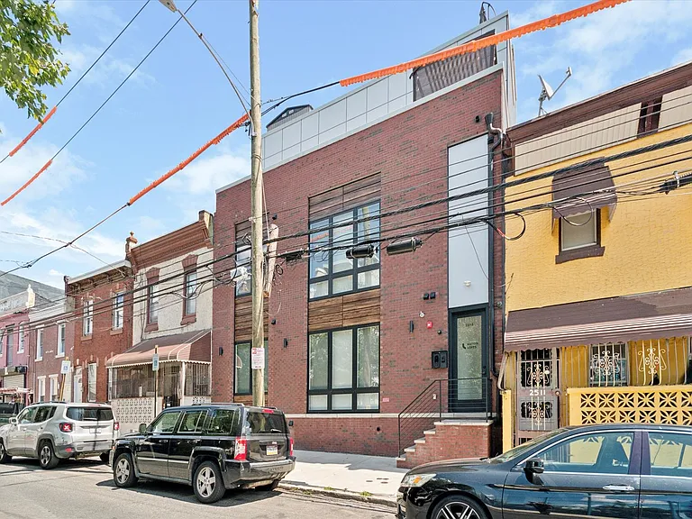 Aston Lofts — Photo 58