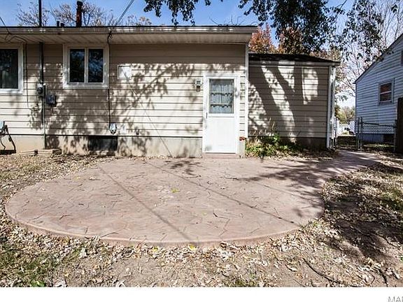 5th image of 240 Saint Regis Ln