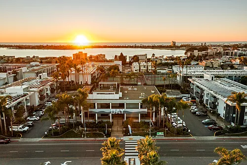 Bay Apartments Photo 1
