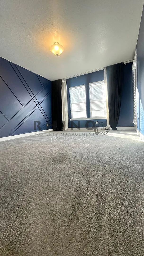 5 bed, 3.0 bath, 3622 sqft, $2,599 — Photo 2