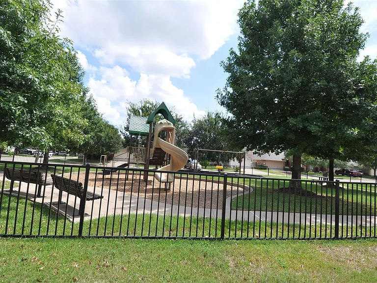 5823 Ridgebluff Ln — Photo 22