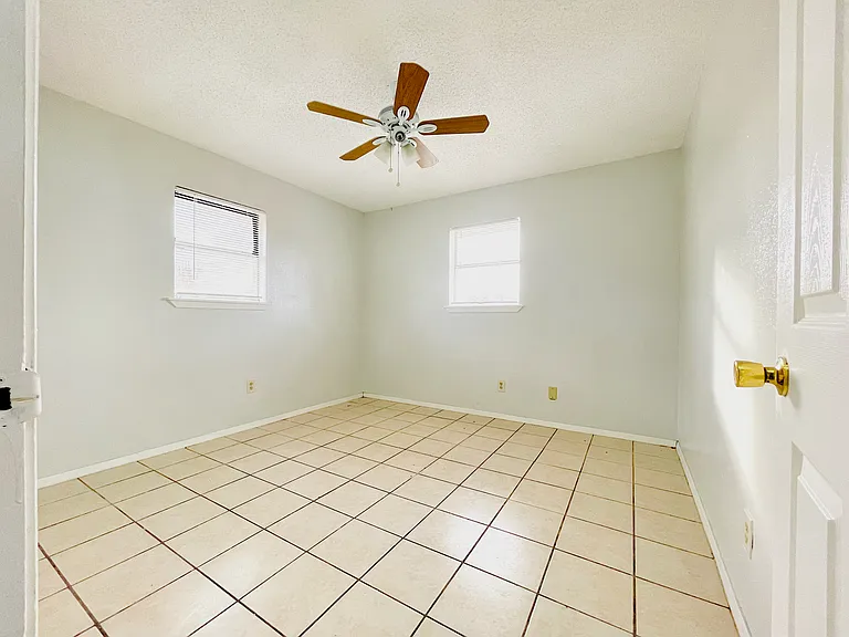 520 Gastel Cir #1 — Photo 5