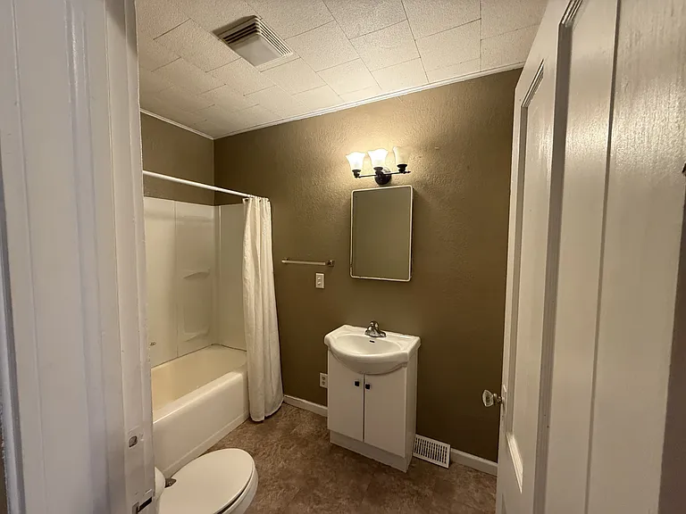 403 & 405 N 4th St #403 — Photo 9