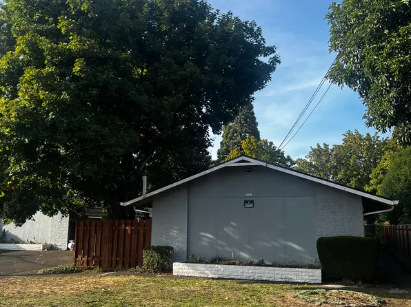 8301 NE Beech St APT 1, Portland, OR 97220
