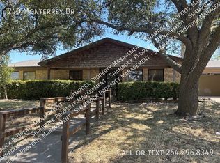 240 Monterrey Dr, Hewitt, TX 76643