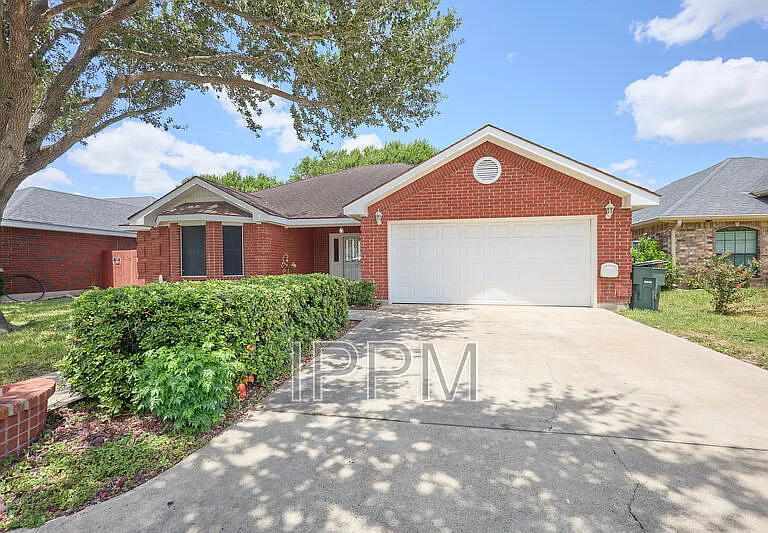 2609 Thomas Ln — Photo 1