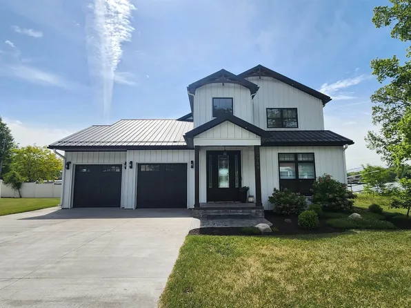 10969 E Tippecanoe Dr, Walkerton, IN 46574