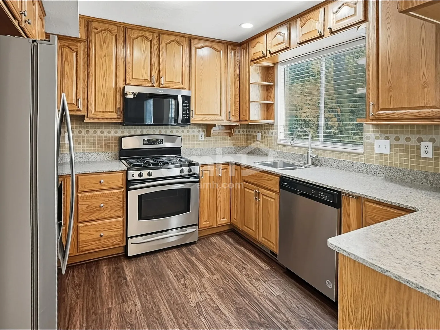 4 bed, 3.5 bath, 2111 sqft, $2,510 — Photo 3