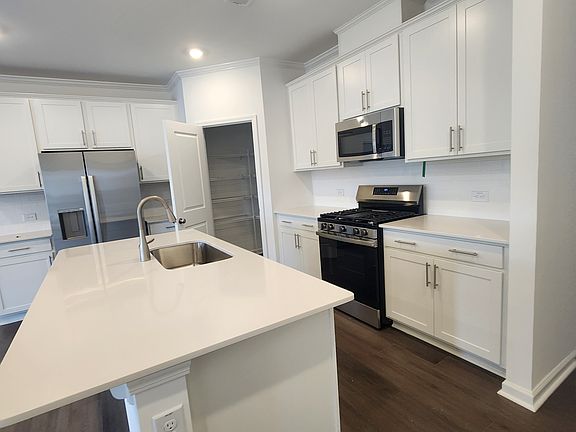 3rd image of 284 Marelli Dr