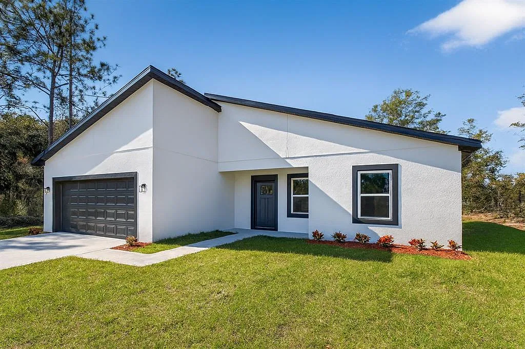 4 bed, 2.0 bath, 1833 sqft, $1,900 — Photo 2