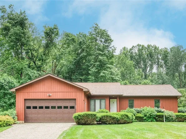 15747 Park View Dr, Newbury, OH 44065
