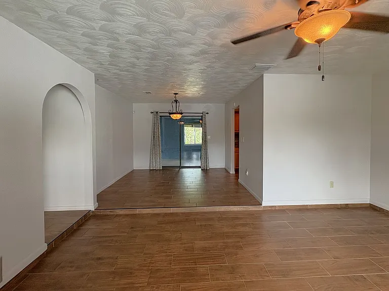 2211 Hardey St — Photo 3