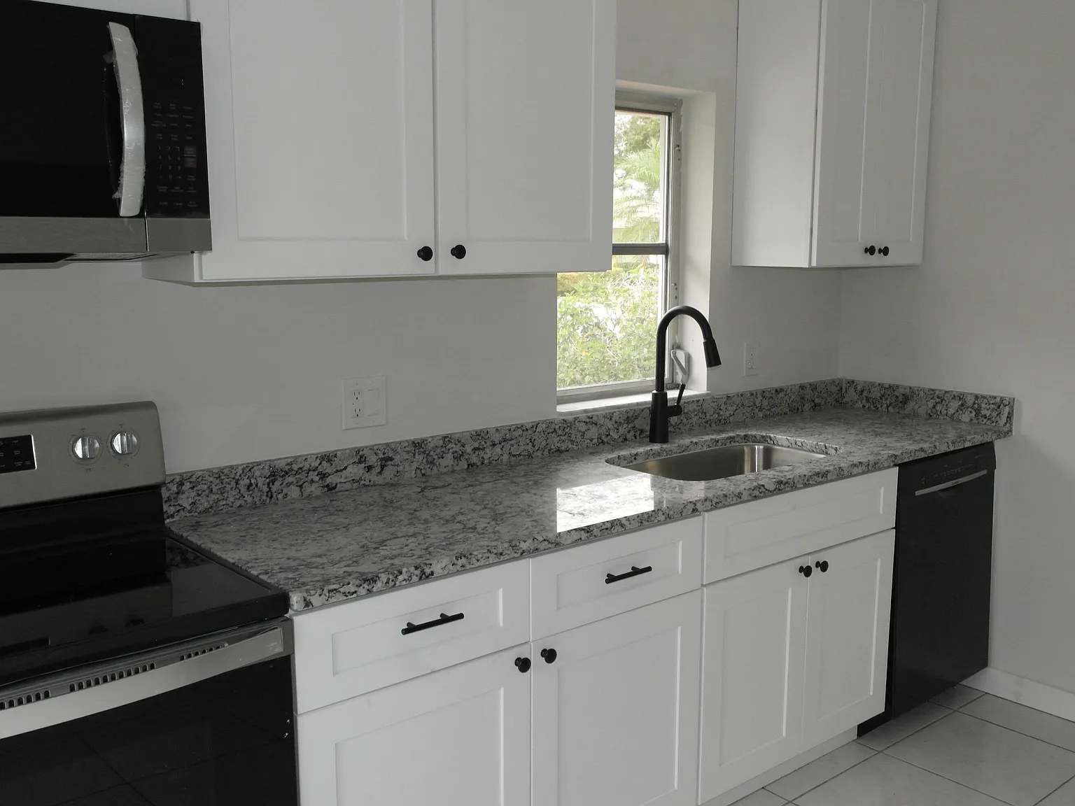 2 bed, 2.0 bath, 1044 sqft, $2,400 — Photo 4