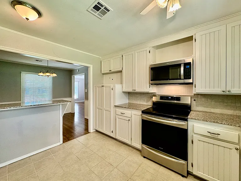 9519 Stratford Dr — Photo 9
