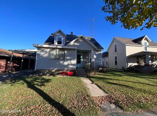 606 S Blackhoof St, Wapakoneta, OH 45895