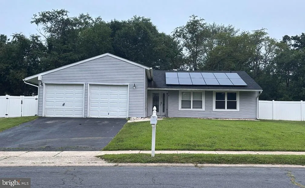 3 bed, 2.0 bath, 1200 sqft, $3,000 — Photo 2
