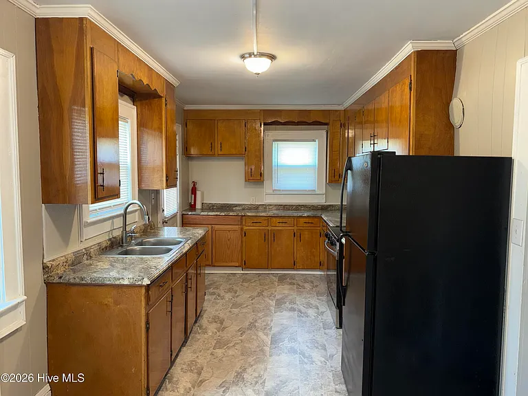 129 W 6th St — Photo 3