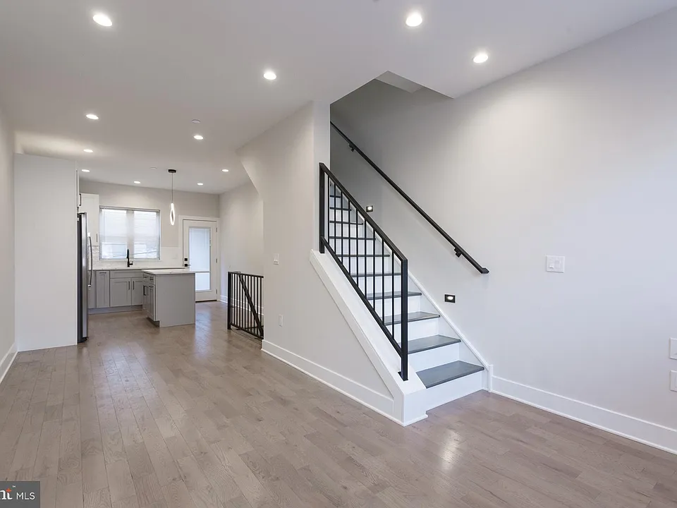 5126 Malcolm St