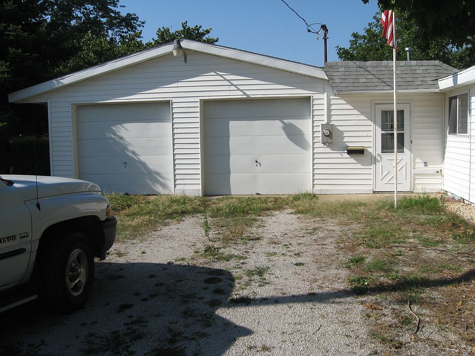Oversize garage/breezeway do