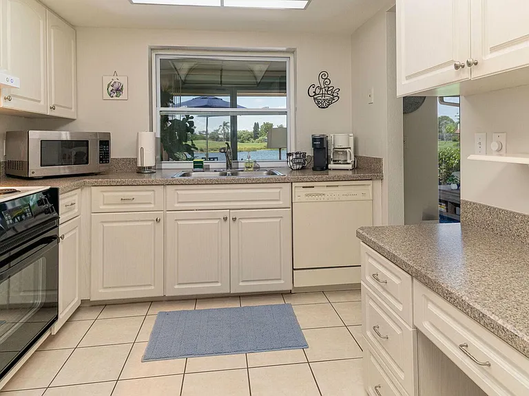 4645 Lakewood Blvd — Photo 7