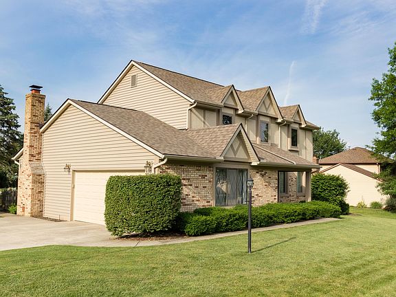 3rd image of 10037 Oxford Dr