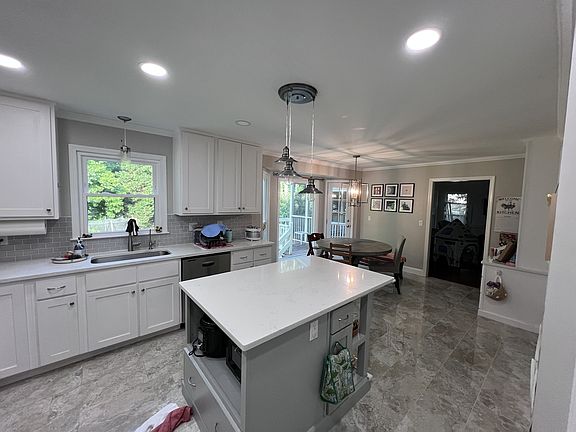 4th image of 4104 Springwood Pl