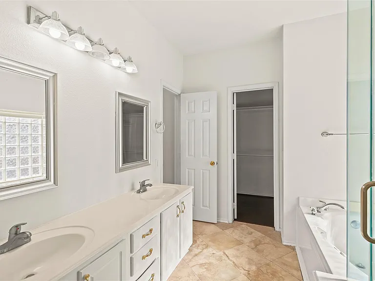20510 Pioneer Bend Ct — Photo 31