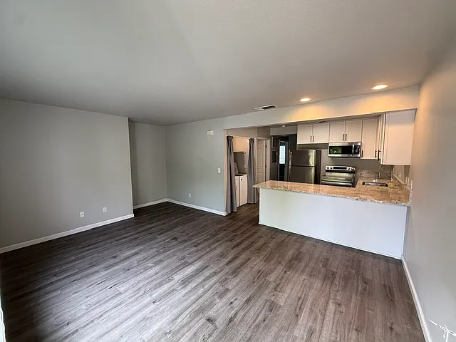 2730 Arcadia Dr #2 — Photo 2